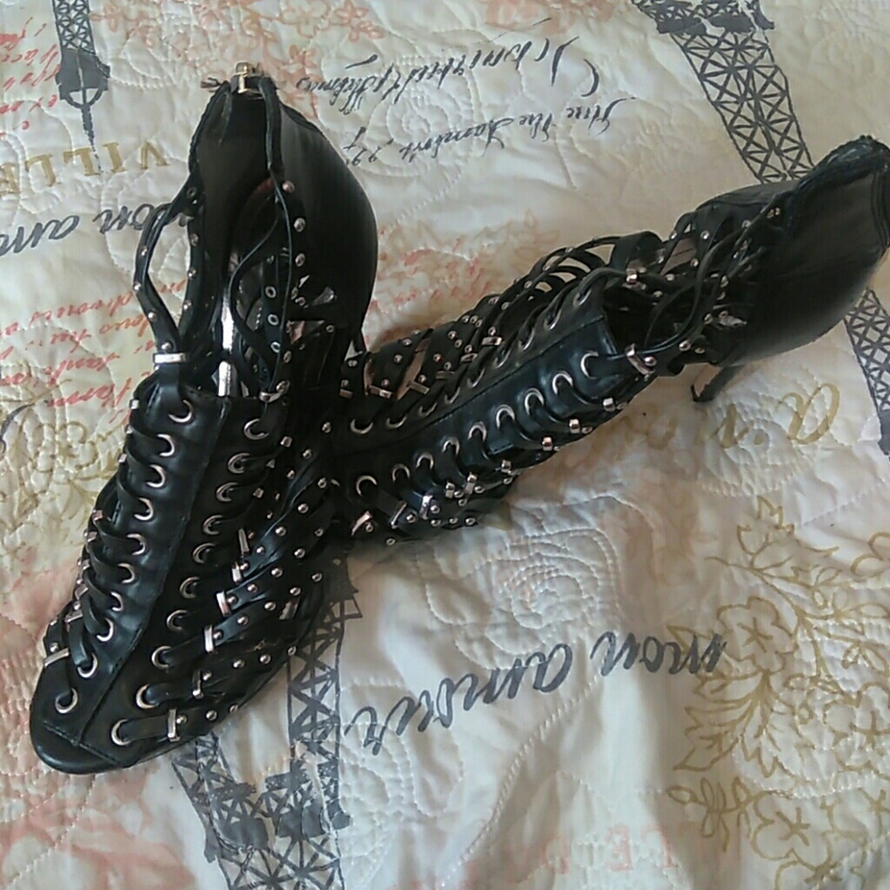 Women's shoes